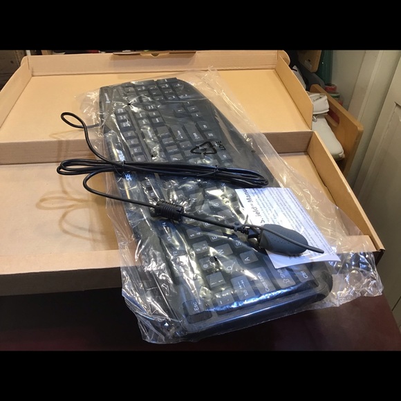 New Seal Shield™ SILVER SEAL™ Medical Grade Keyboard - Dishwasher Safe & Black - Picture 4 of 10